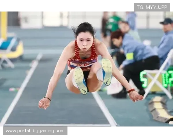 选手赛前膝盖受伤仍坚持完赛，体育精神获赞